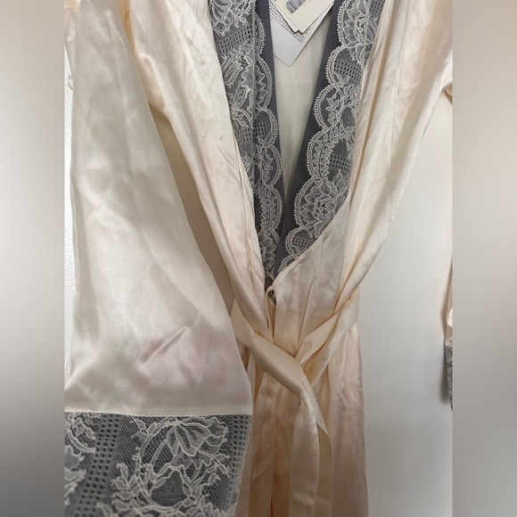 New LA PERLA SILK Elegant Cream and Gray Lace Trim Robe - Picture 7 of 12